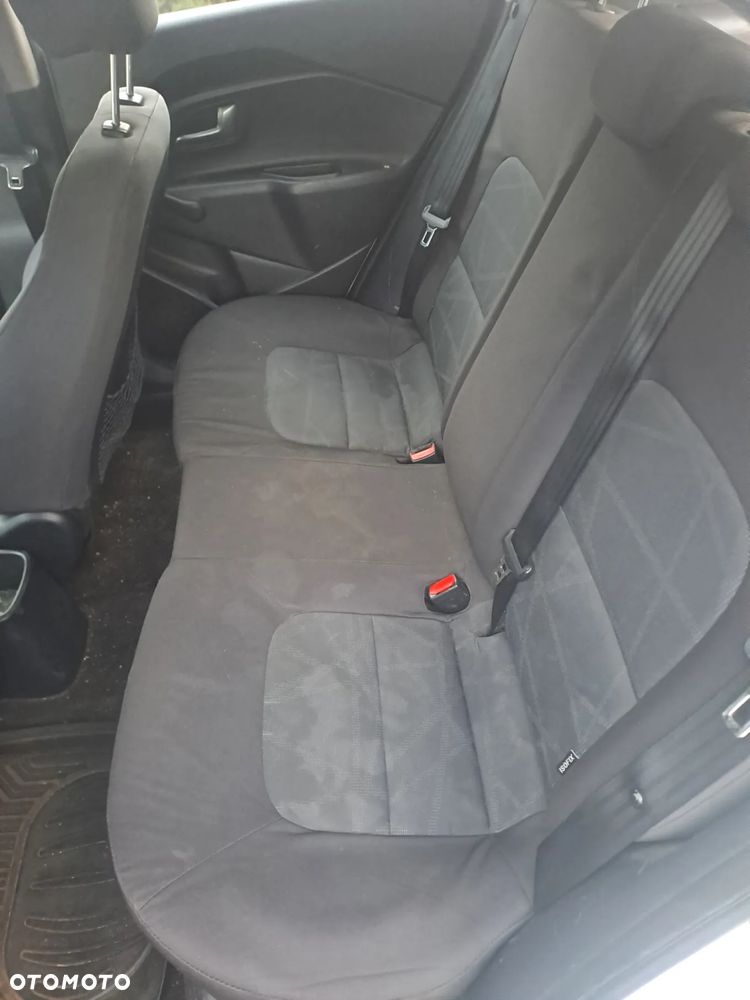 Kia Rio - 16
