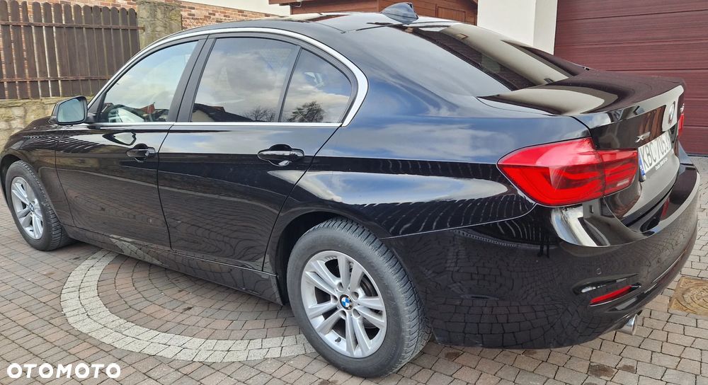 BMW Seria 3 318d xDrive - 10