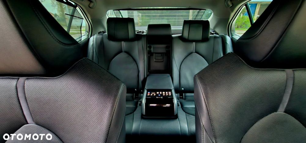 Toyota Camry 2.5 Hybrid Executive CVT - 27