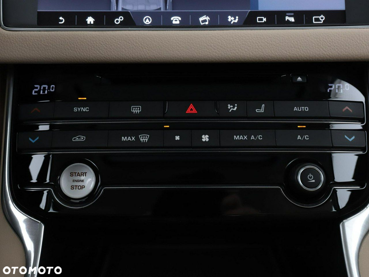 Jaguar XF 20d Portfolio - 28