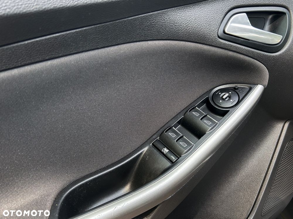 Ford Focus 1.0 EcoBoost Trend - 28