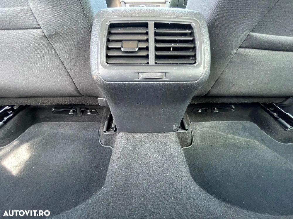 Volkswagen Golf 1.6 TDI DPF BlueMotion Technology Comfortline - 24