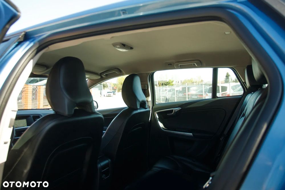 Volvo V60 D3 Geartronic Momentum - 28