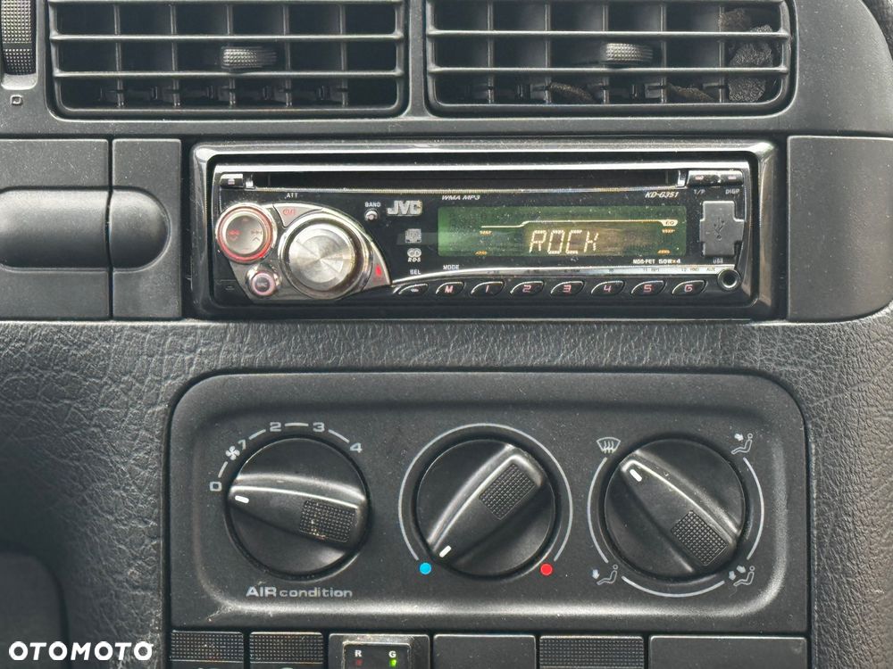 Volkswagen Golf - 12