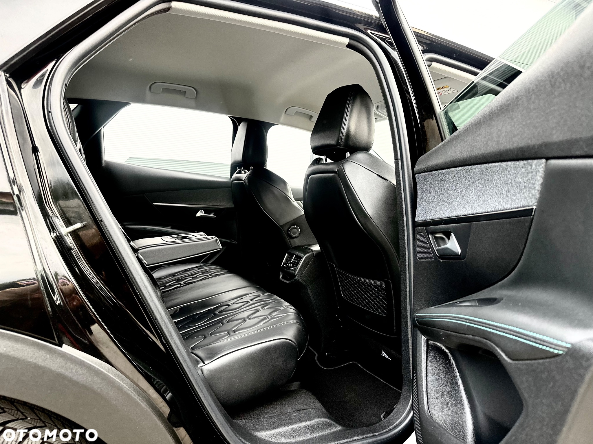 Peugeot 3008 BlueHDi 130 Stop & Start EAT8 Allure - 29