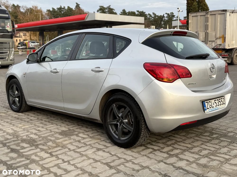 Opel Astra - 2