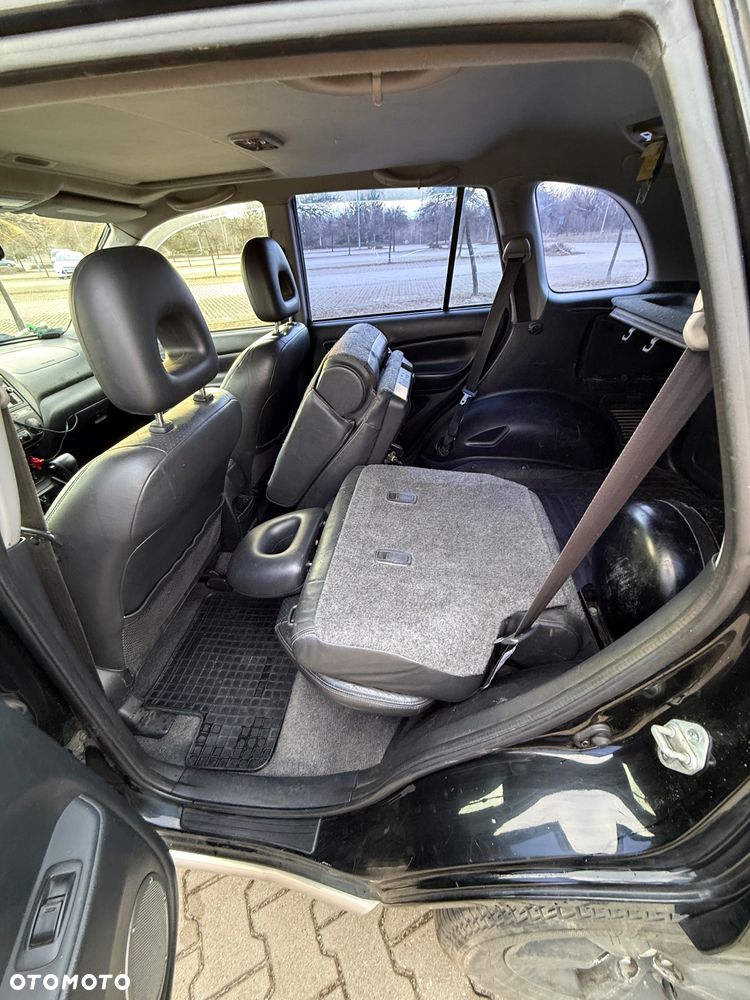Toyota RAV4 2.0 VVT-i 4x4 - 13