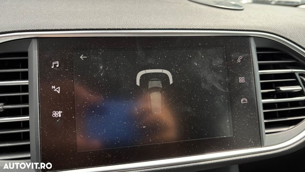 Peugeot 308 1.2 L PureTech Turbo S&S Allure - 18
