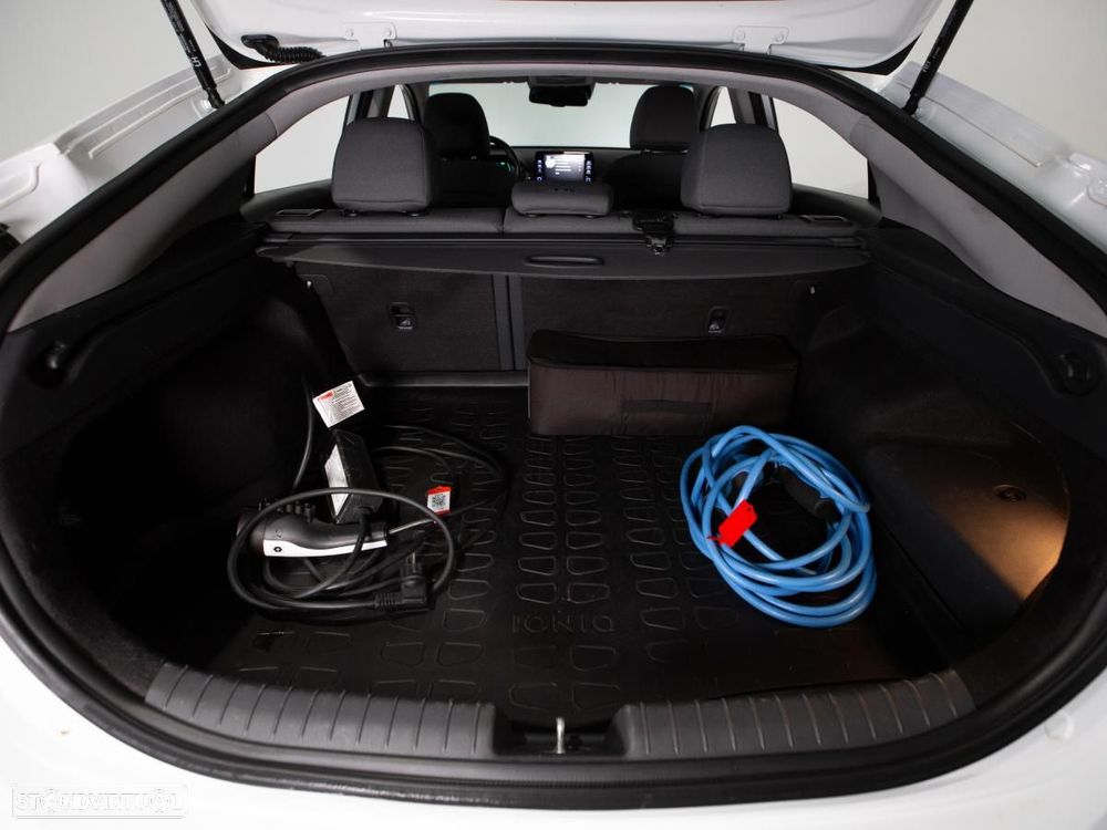 Hyundai Ioniq - 12