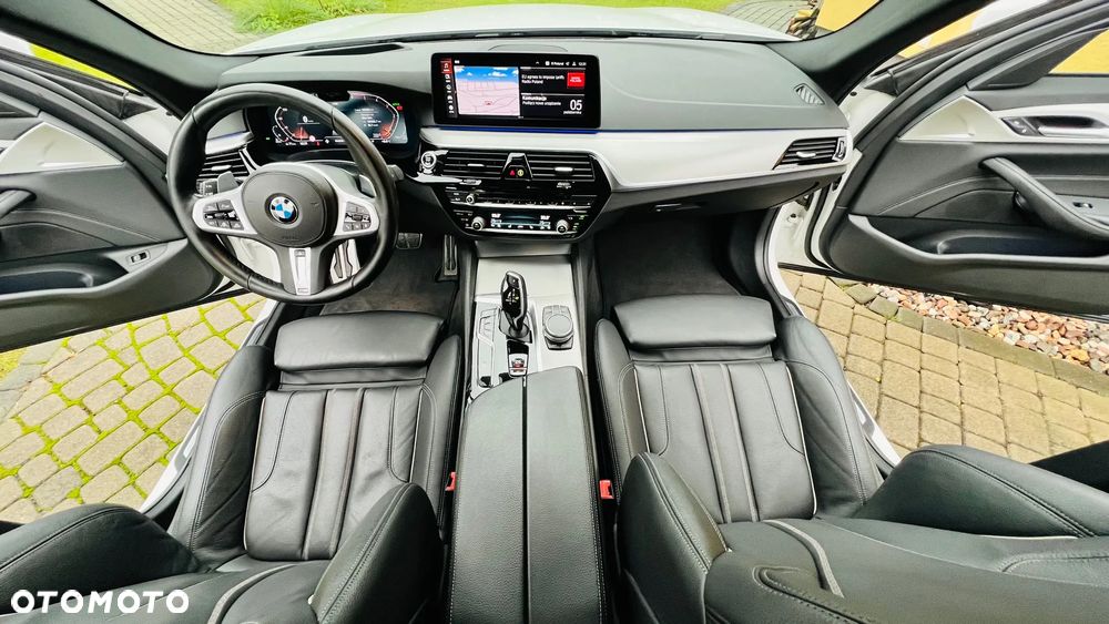 BMW Seria 5 530d xDrive Touring M Sport Edition - 27