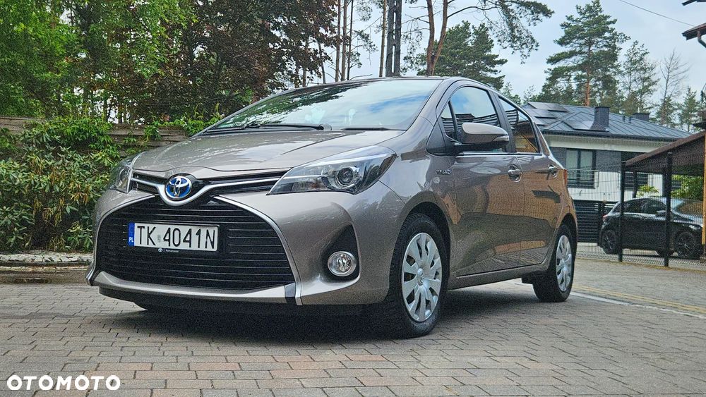 Toyota Yaris Hybrid 100 Dynamic - 17