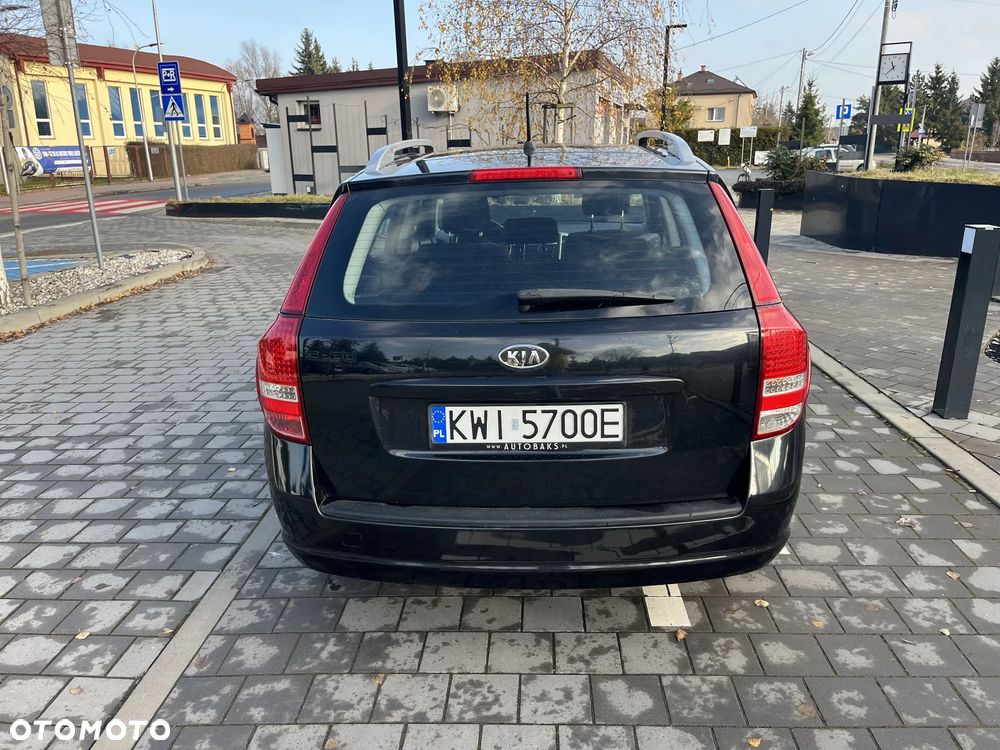 Kia Ceed - 4