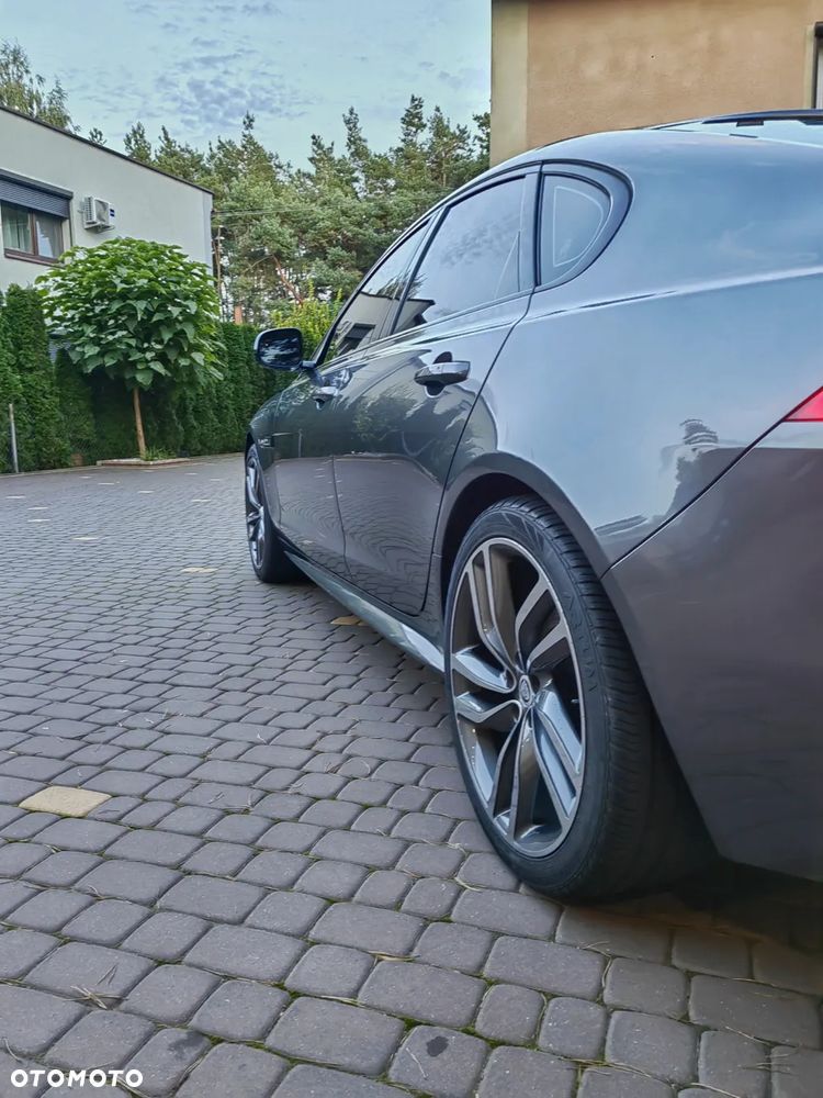 Jaguar XF 35t R-Sport - 10