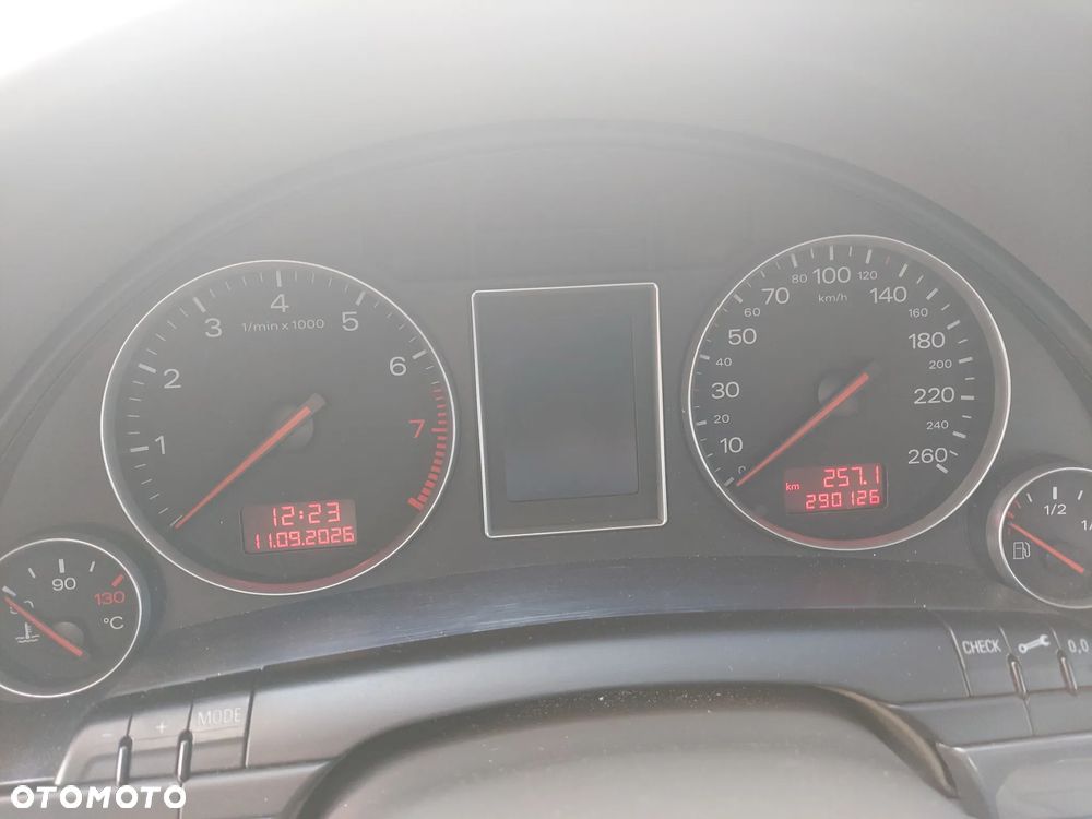 Audi A4 Limousine - 14