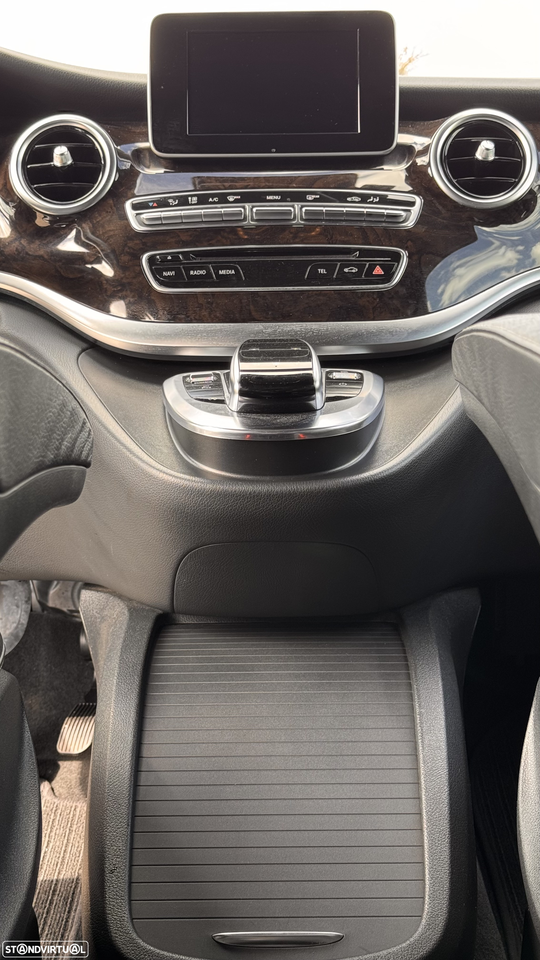 Mercedes-Benz V 220 d Longo Avantgarde Aut. - 24