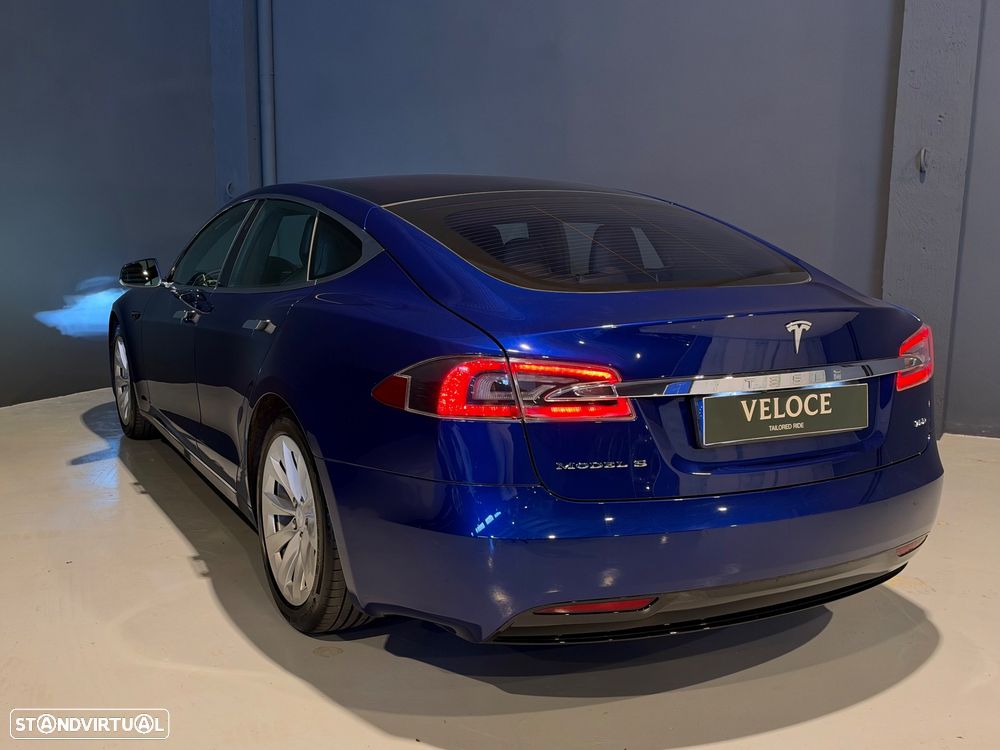 Tesla Model S - 4