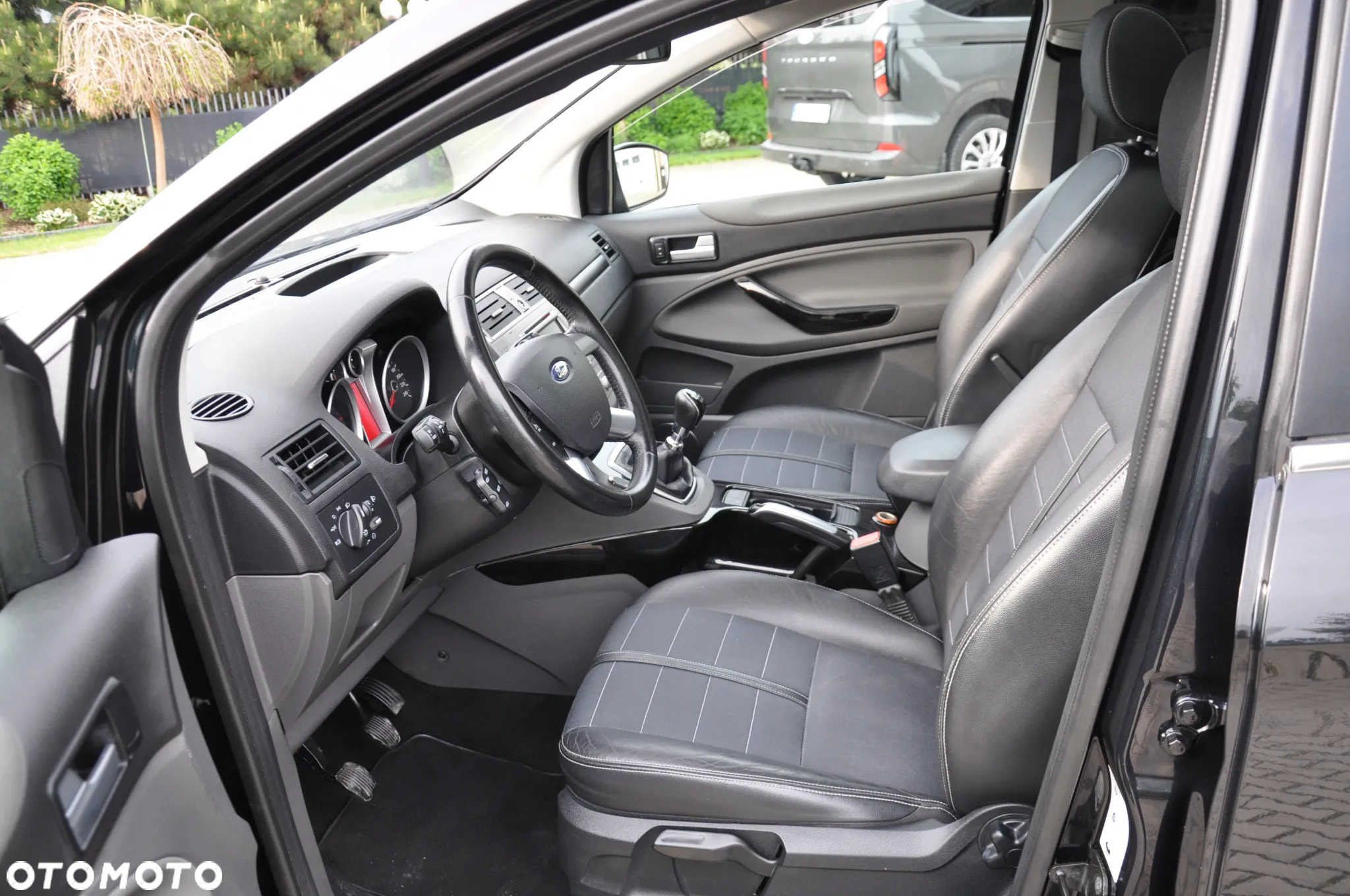 Ford Kuga 2.0 TDCi 2x4 Titanium - 9