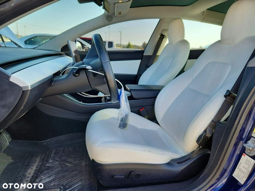 Tesla Model 3 - 7