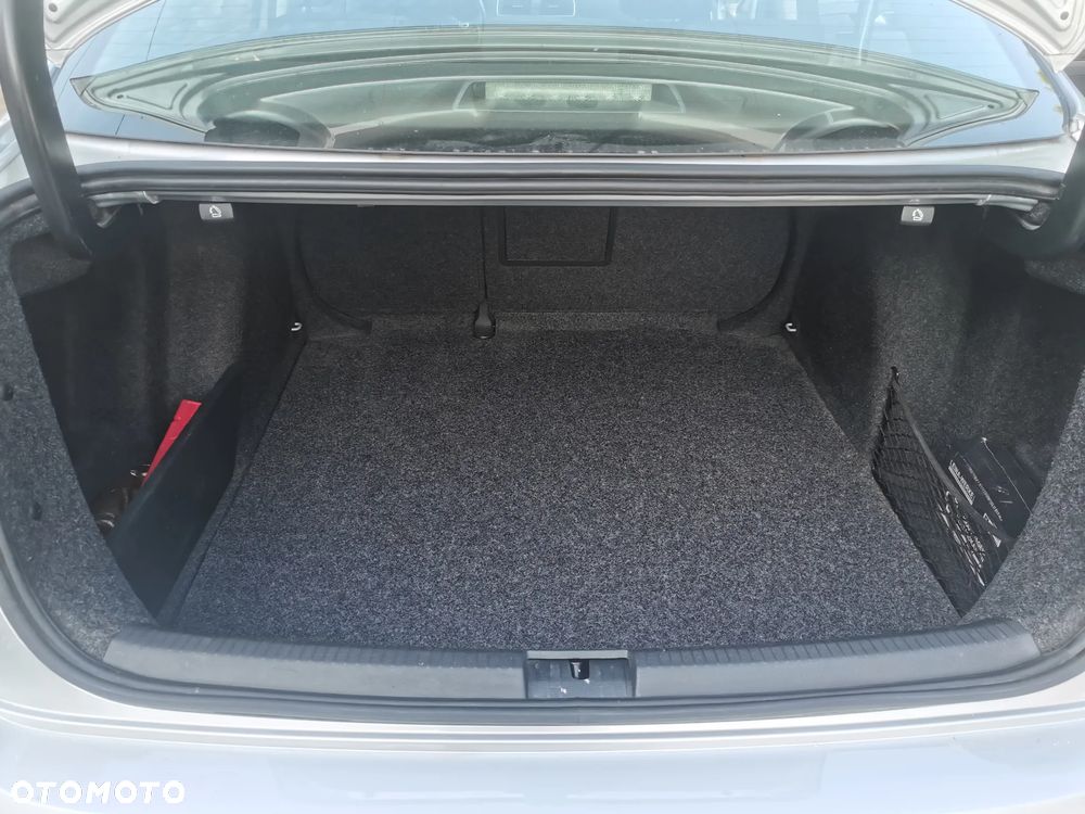 Volkswagen Jetta 2.0 TDI BlueMotion Technologie - 11