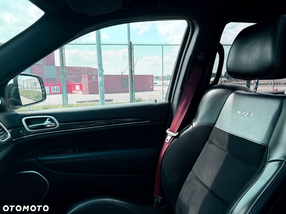 Jeep Grand Cherokee - 16