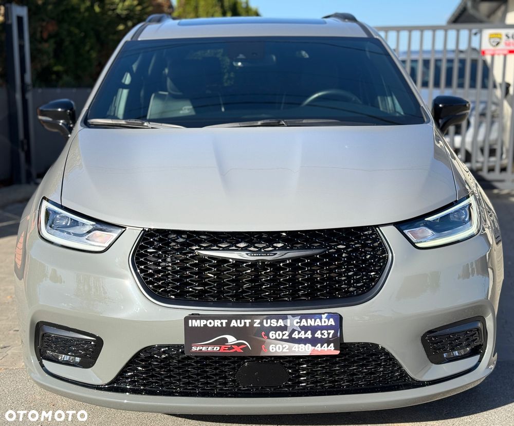 Chrysler Pacifica - 4