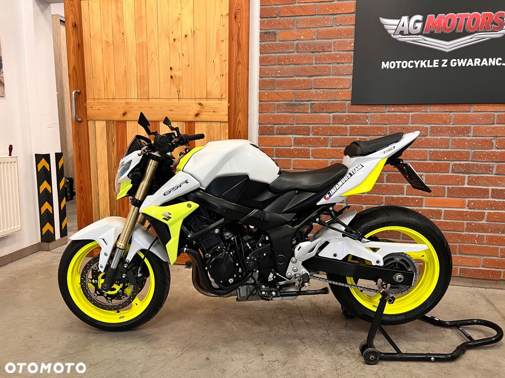 Suzuki GSR - 18