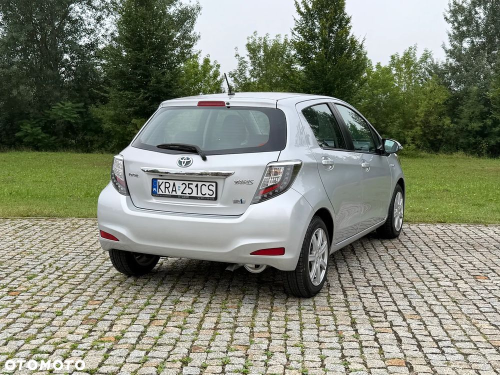 Toyota Yaris Hybrid 100 Premium - 16