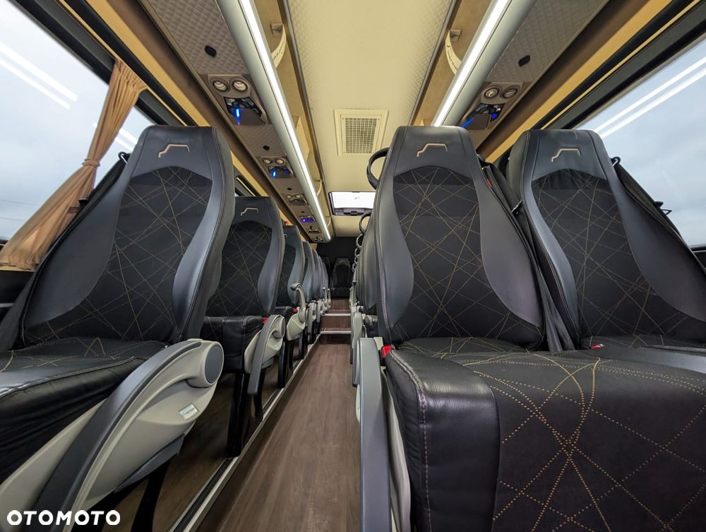 Mercedes-Benz Sprinter 519 - 18