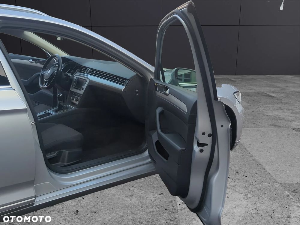 Volkswagen Passat - 16