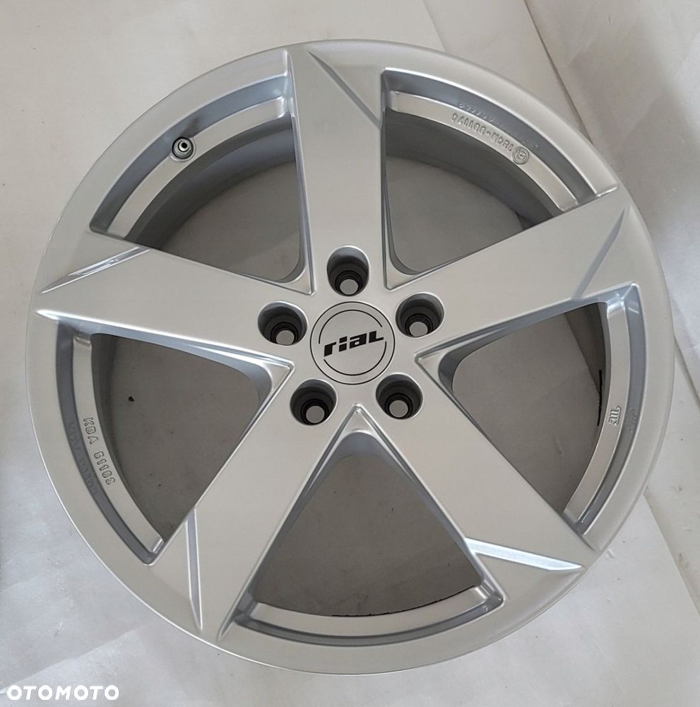 FELGI RIAL TOYOTA RAV4 IV 7,5x18 18 ET45 5X114,3 60,1 - 3
