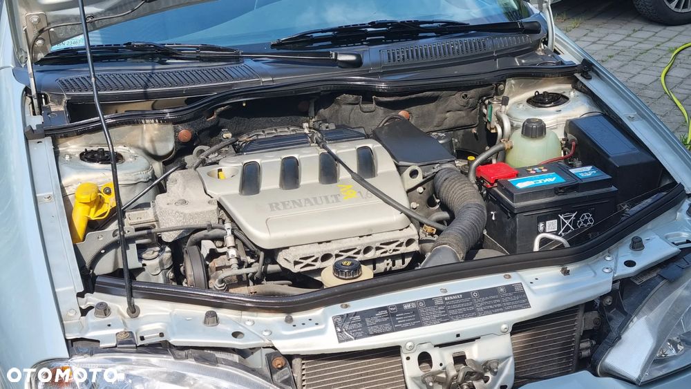 Renault Megane 1.6 - 6