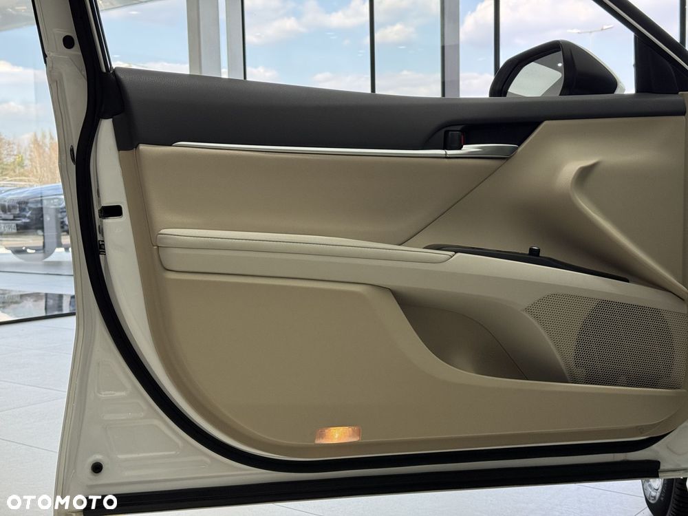 Toyota Camry - 12