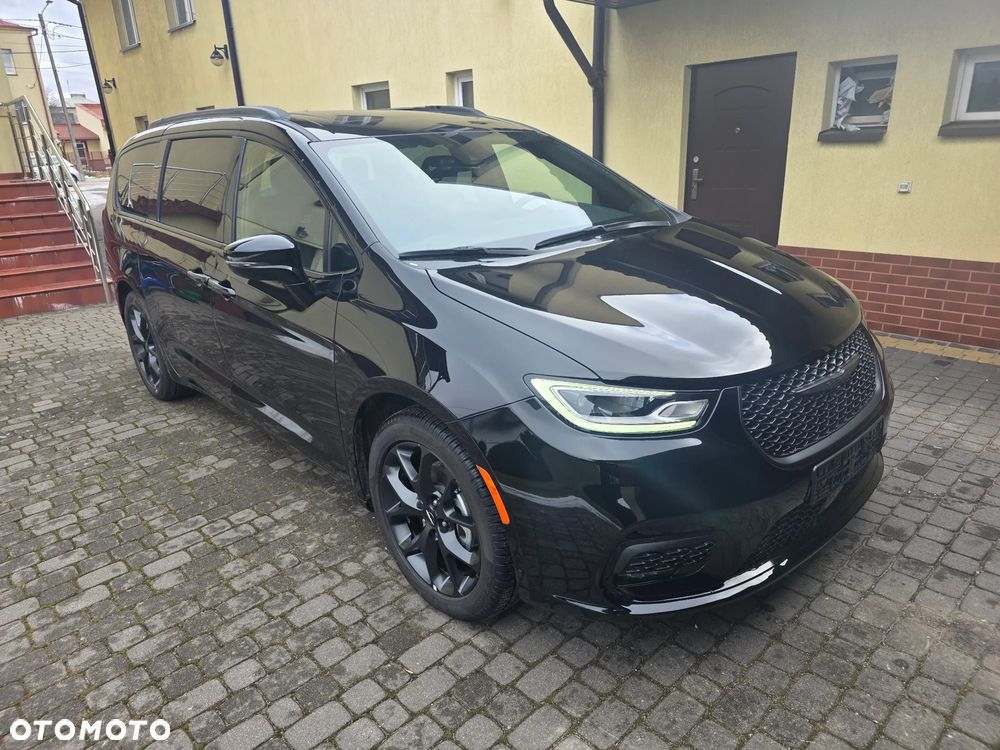 Chrysler Pacifica - 4