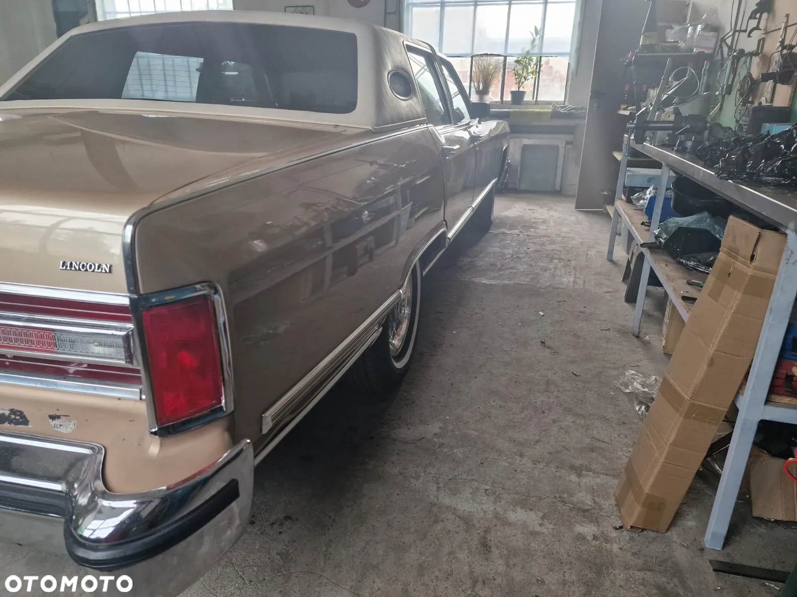 Lincoln Continental 4.6 Girenchy Des - 14