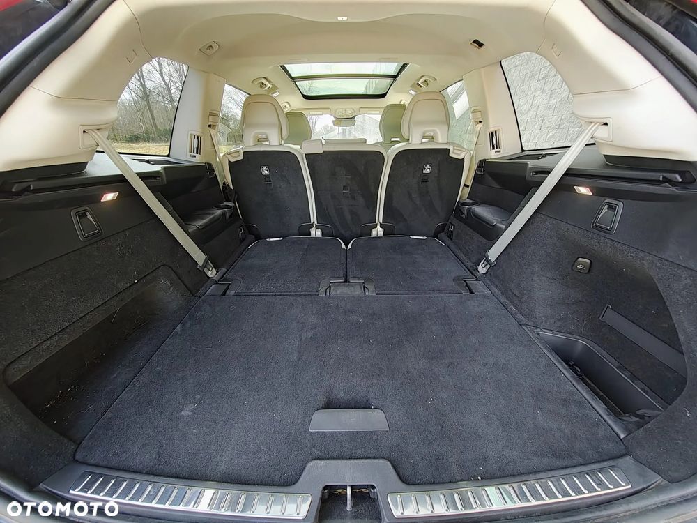 Volvo XC 90 - 22