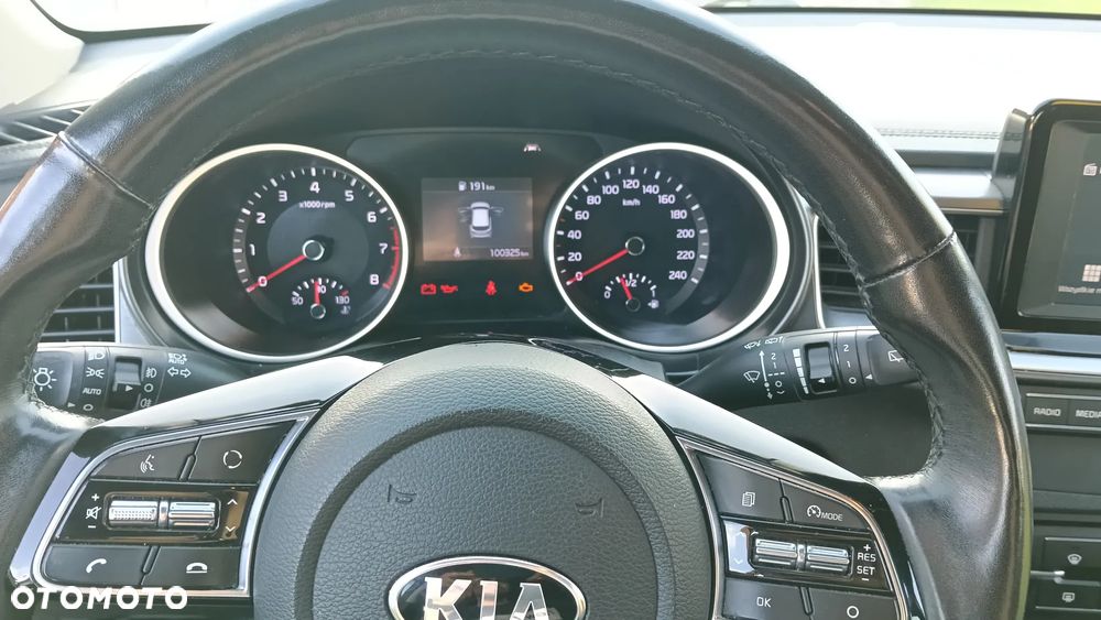 Kia Ceed 1.4 L - 8