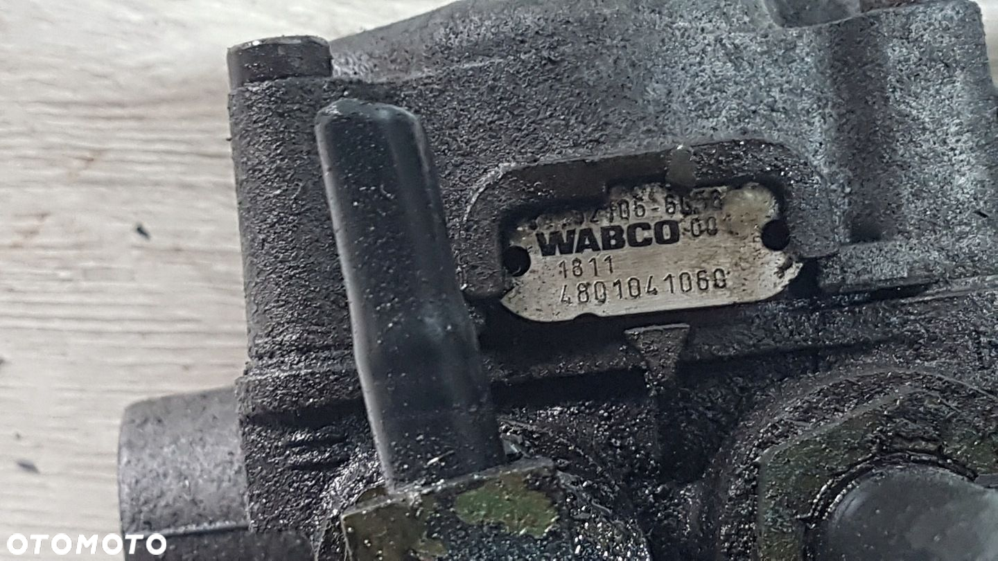 ZAWÓR MODULATOR HAMULCOWY EBS OSI TYŁ MAN TGL , TGM 81521066058 4801041060 - 7