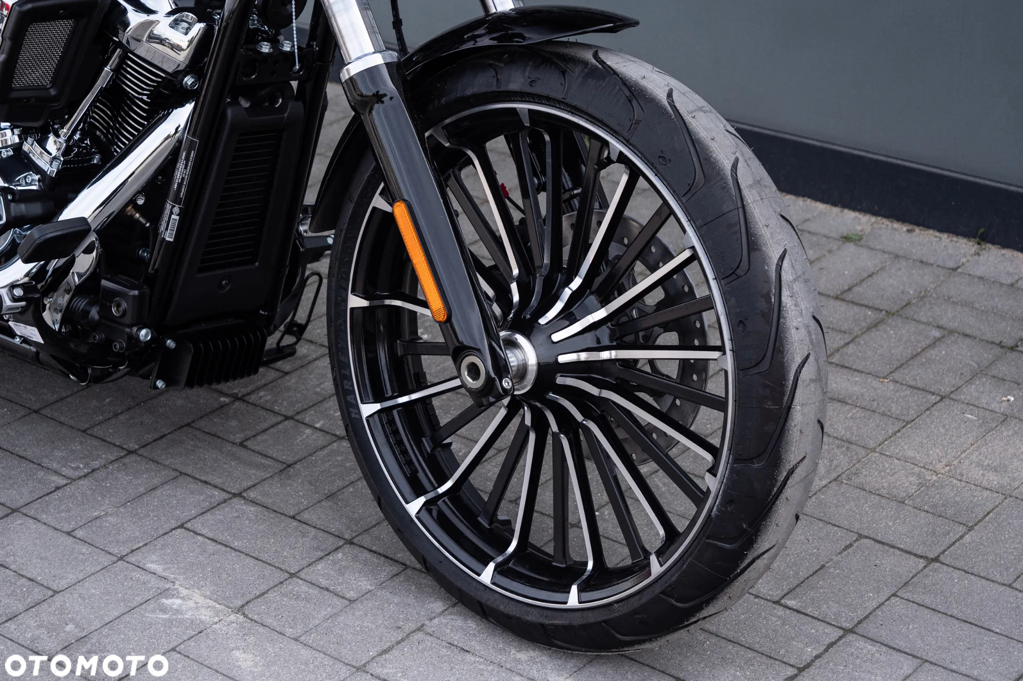Harley-Davidson Softail Breakout - 13