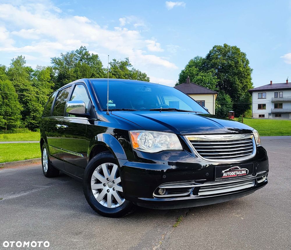 Chrysler Town & Country 3.6 Limited - 11