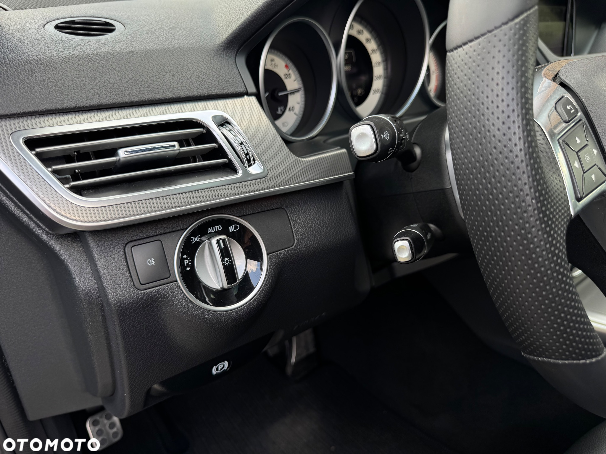 Mercedes-Benz Klasa E 350 d 4Matic T 9G-TRONIC Avantgarde - 28