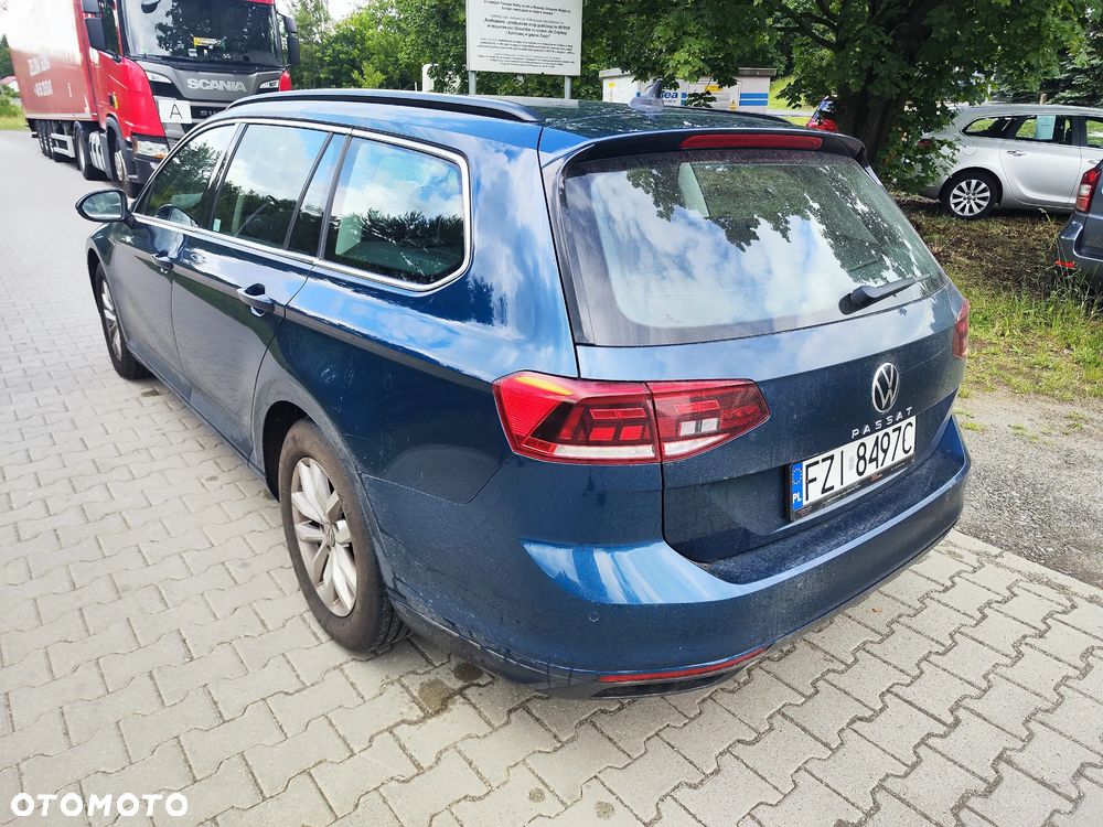 Volkswagen Passat 2.0 TDI SCR DSG Trendline - 15