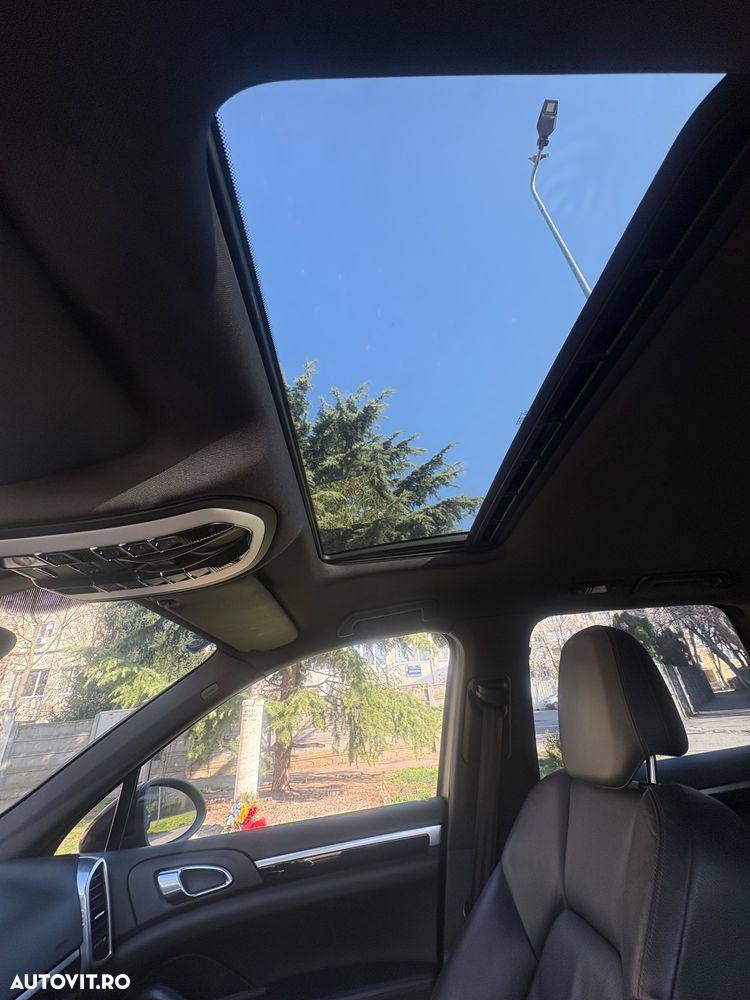 Porsche Cayenne 3.0 L V6 - 4