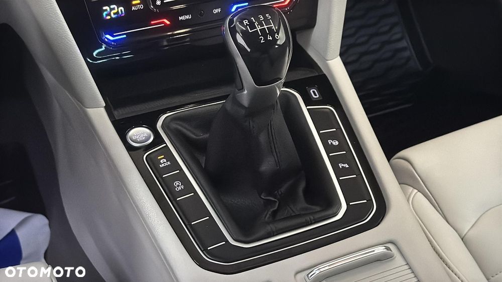 Volkswagen Passat 2.0 TDI EVO Elegance - 17