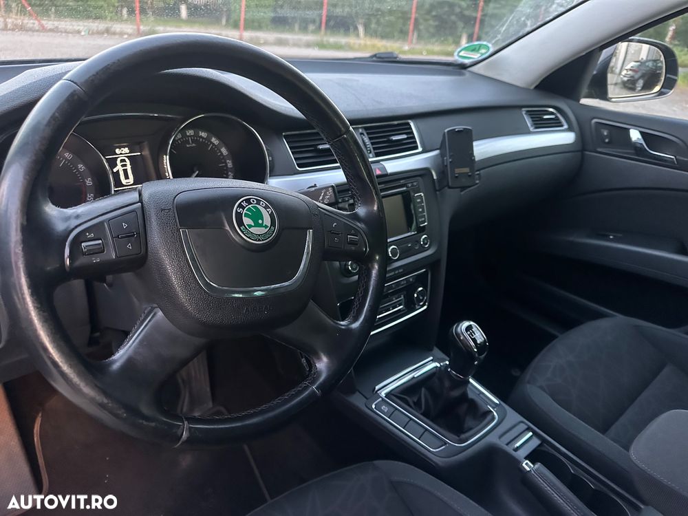 Skoda Superb 2.0 TDI Ambition - 27