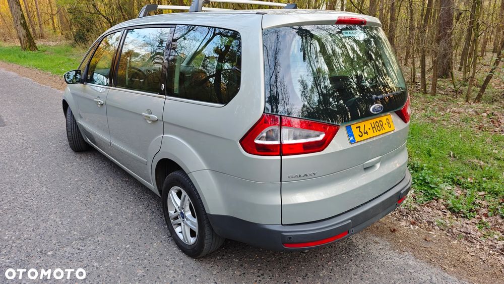 Ford Galaxy 2.0 Ghia - 25