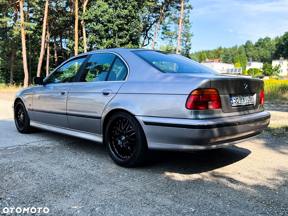 BMW Seria 5 520i - 28