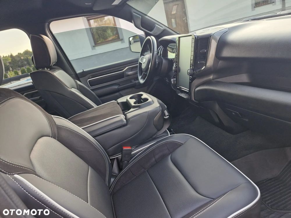 RAM 1500 ver-5-7-quad-cab-laramie - 32