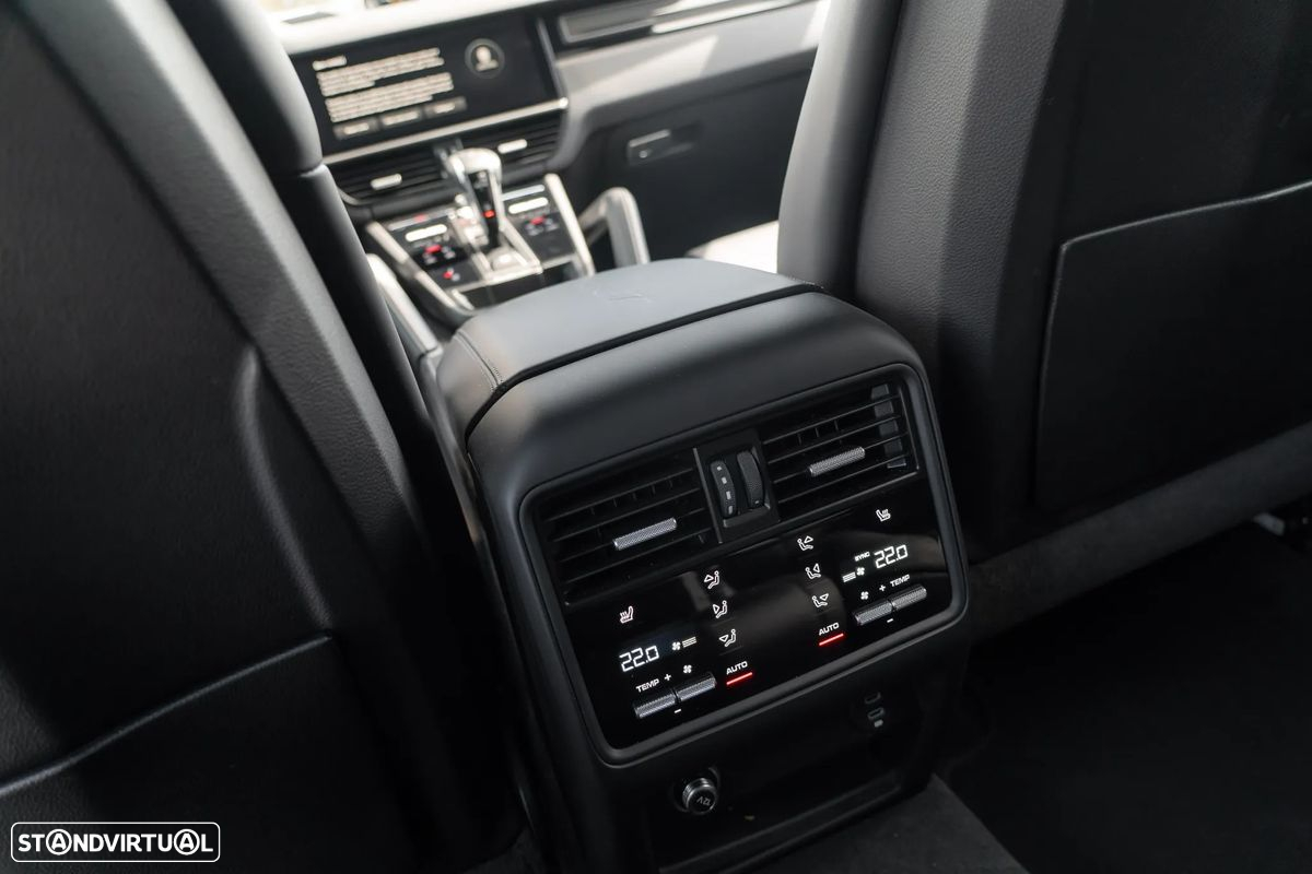 Porsche Cayenne Coupé Turbo GT Tiptronic S - 26