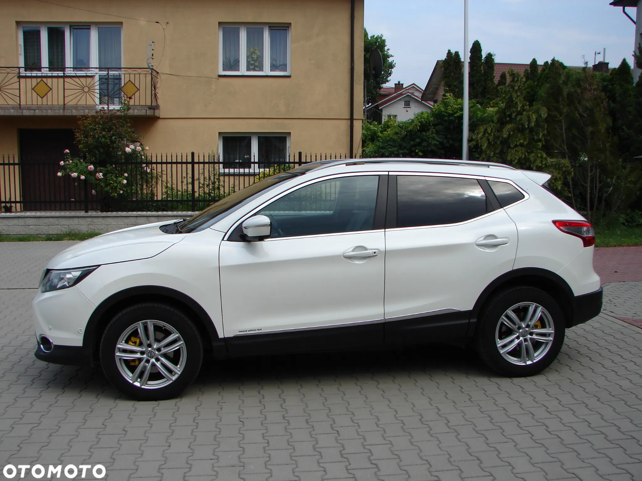 Nissan Qashqai 1.6 DCi 4x4 Tekna - 2