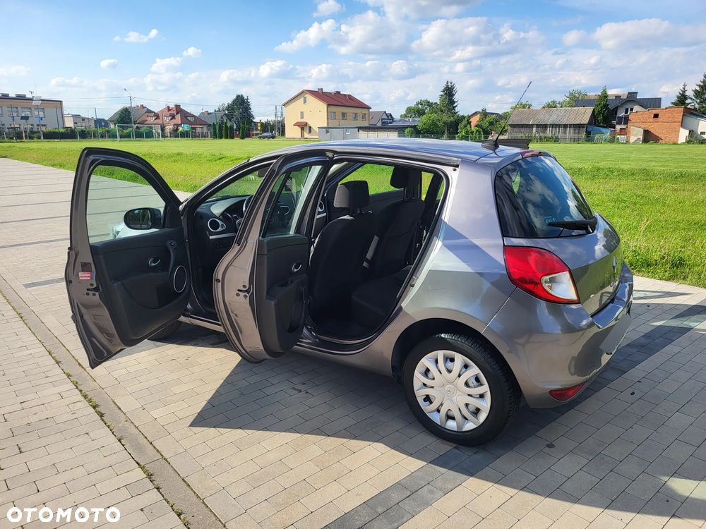 Renault Clio 1.2 16V Alize - 10